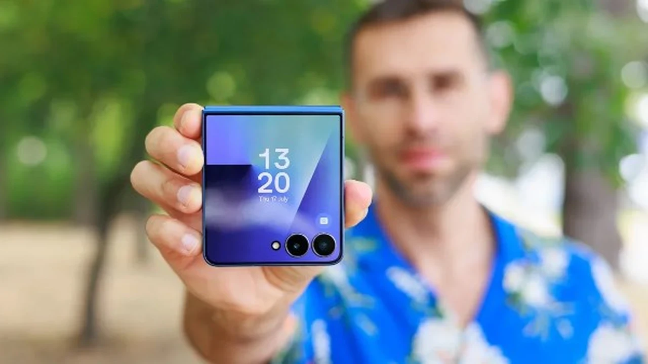 7 أعوام تحديثات وسعر Galaxy Z Flip 7 ينخفض بشكل غير مسبوق لدى سامسونج